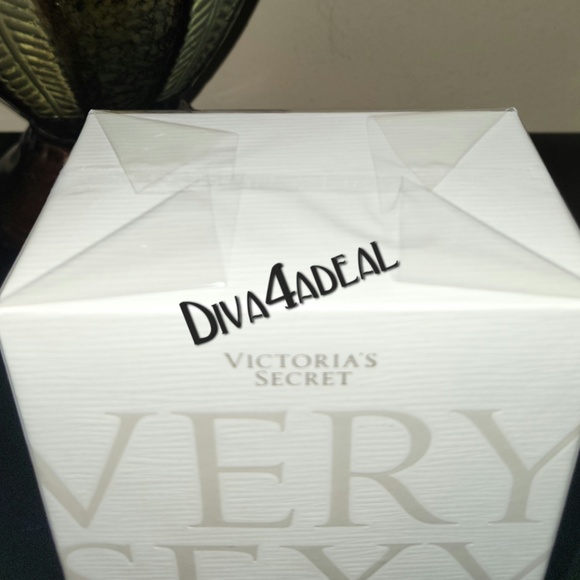 Victoria’s Secret VERY SEXY OASIS 3.4 FL OZ EDP 4PC Bundle - Picture 2 of 3